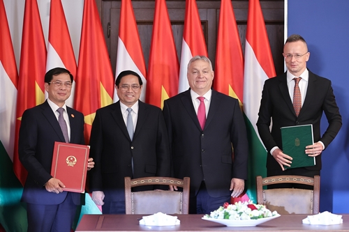 Việt Nam - Hungary ký kết 3 văn kiện hợp tác